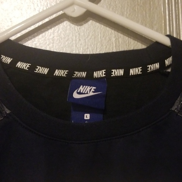 Nike Sweatshirt with Pockets - Picture 2 of 5